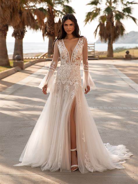 Pronovias Sample Tyson – Thebarefootbridenj Pronovias Sample Tyson – Thebarefootbridenj